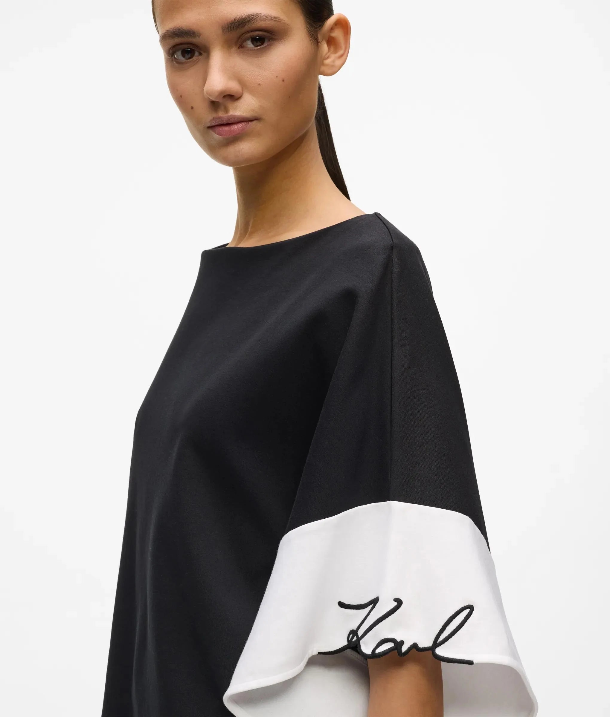 SIGNATURE WIDE SLEEVE TOP