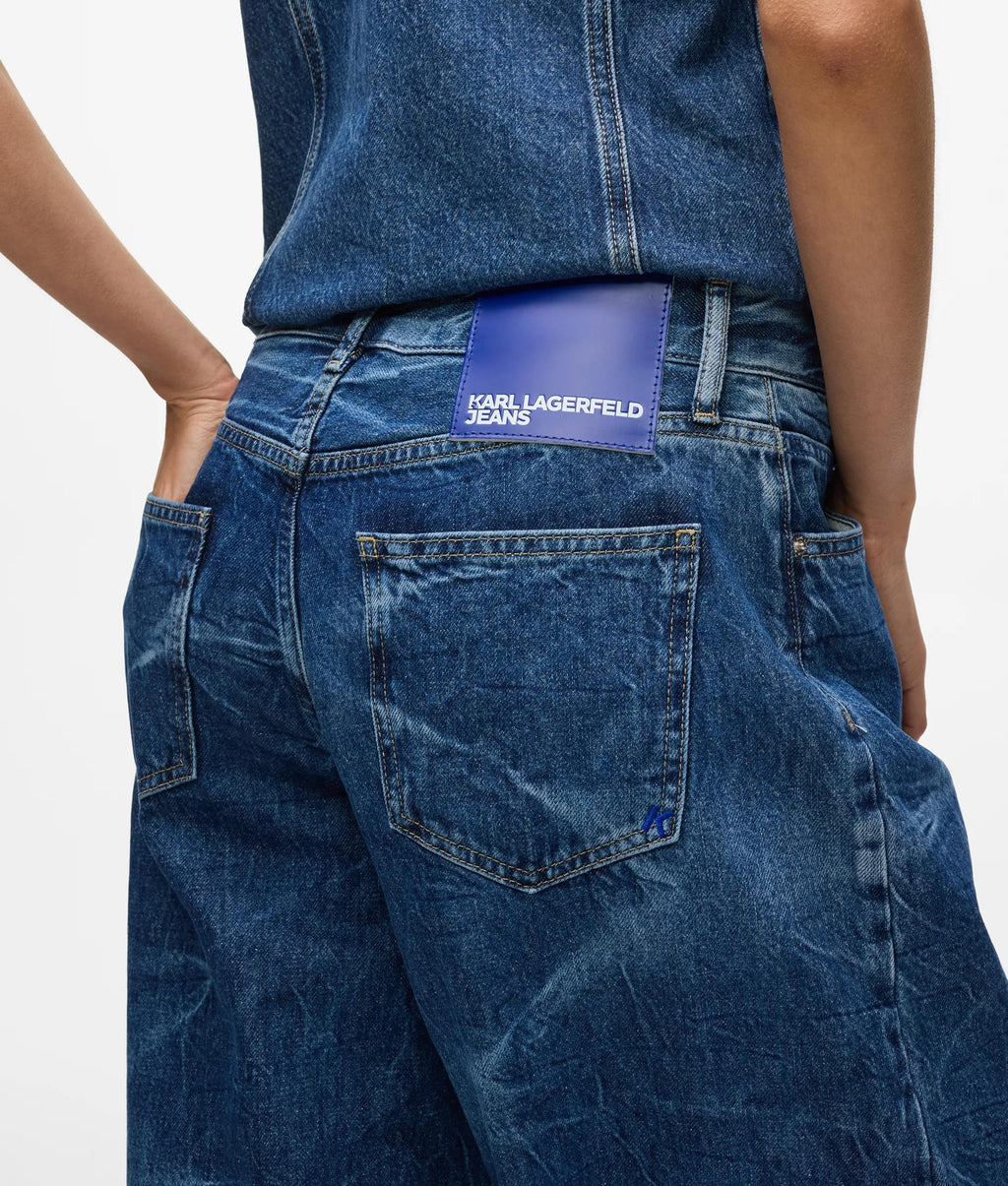 LOW-RISE WIDE-LEG JEANS