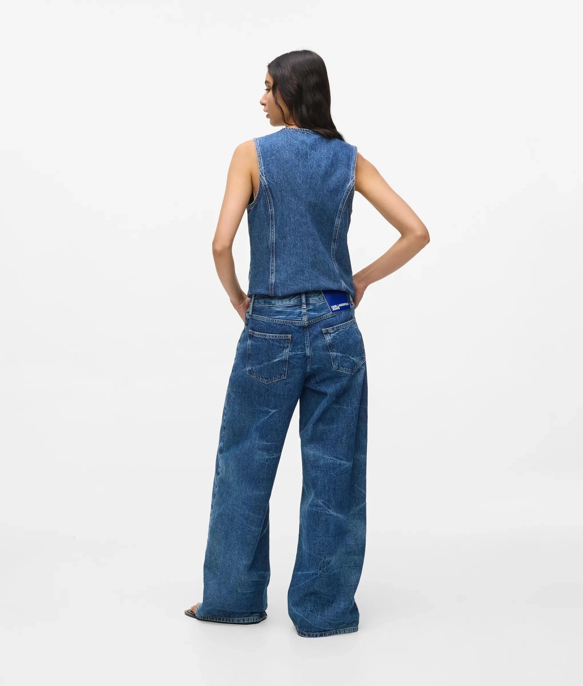 LOW-RISE WIDE-LEG JEANS