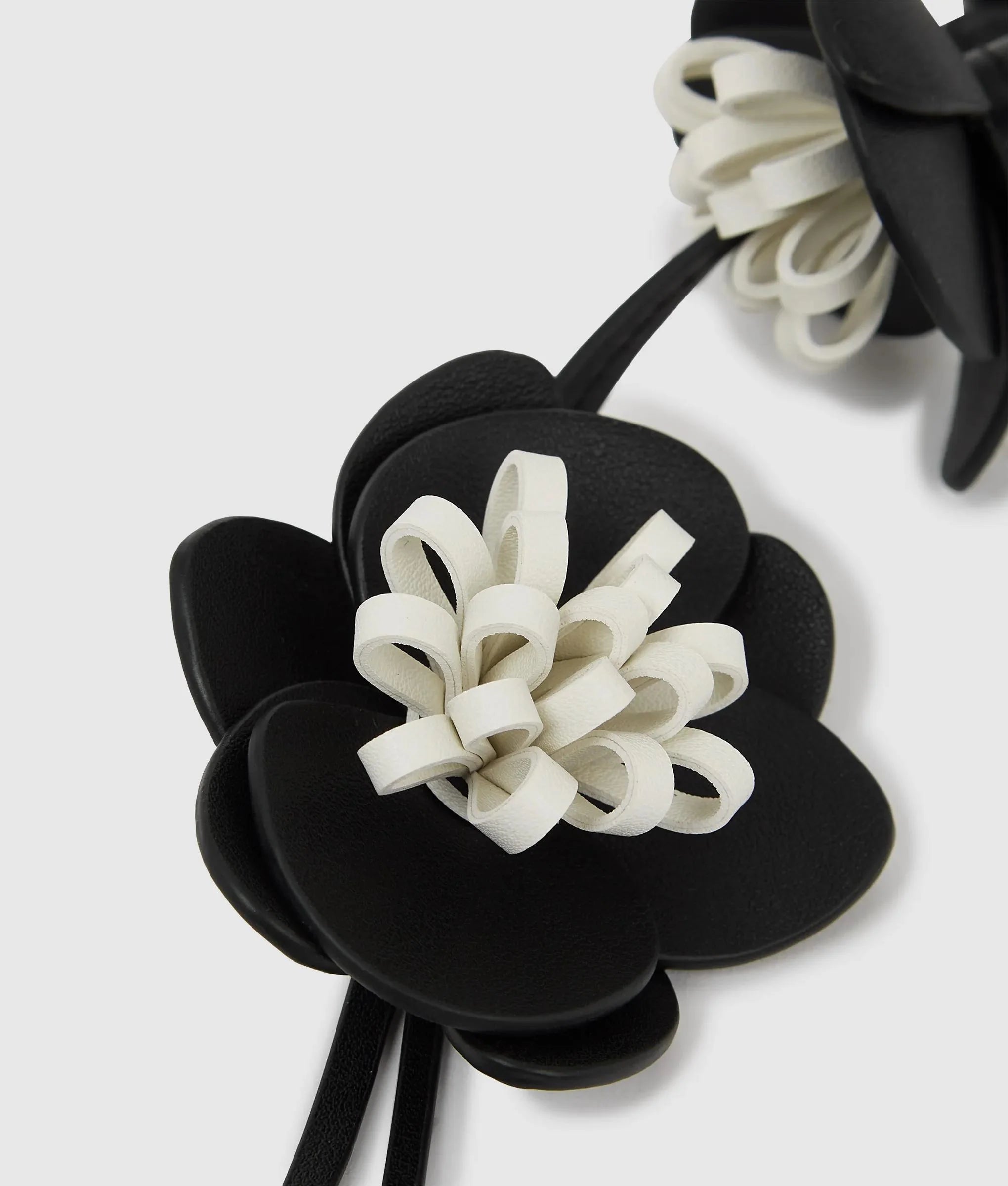 K/AUTOGRAPH ORCHID KEYCHAIN