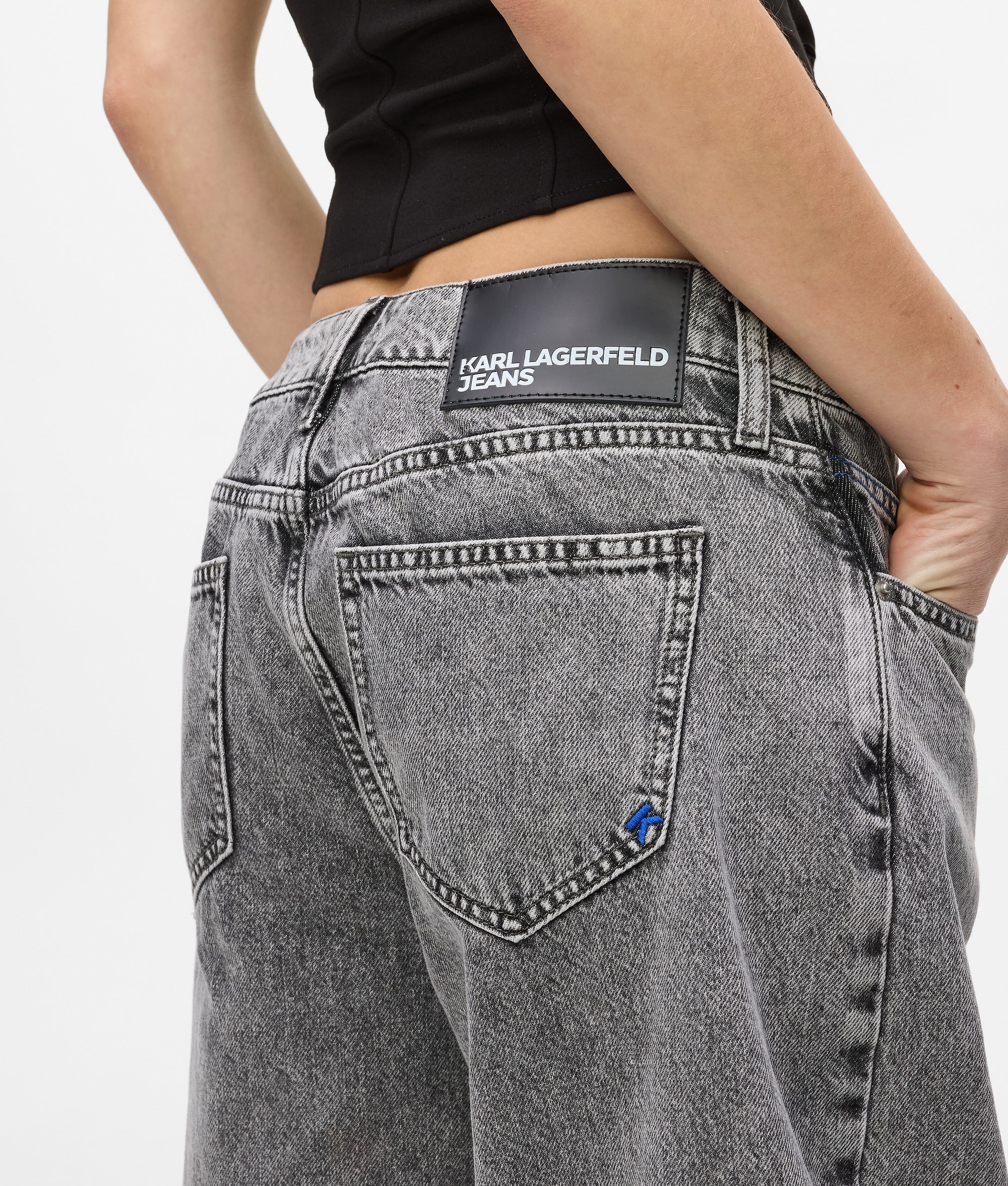 MID RISE BARREL-LEG JEANS