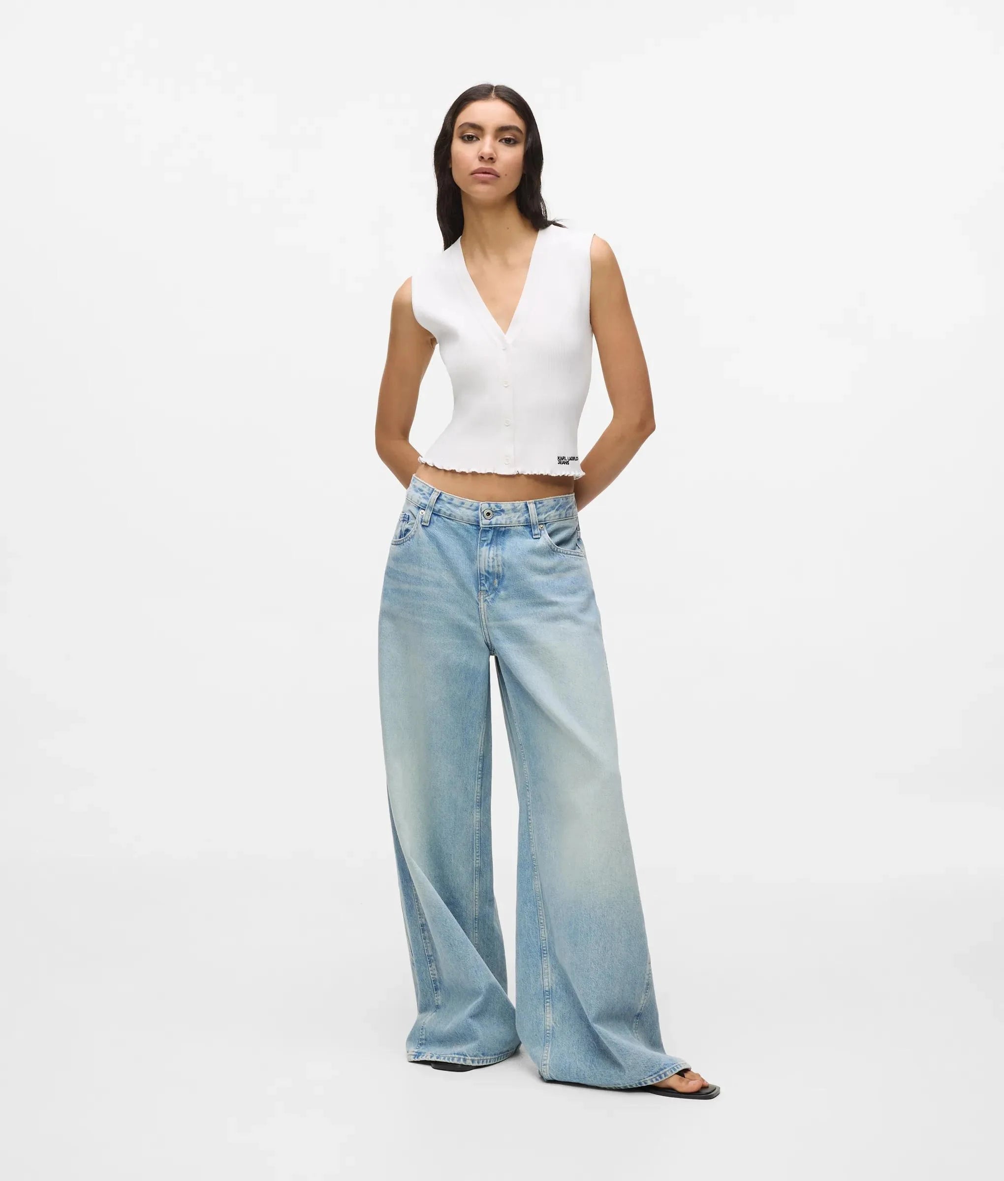 LOW-RISE WIDE-LEG PANEL JEANS